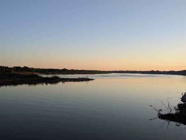 Imagem do rio vermelho encontrando o rio Araguaia em Aruanã - Goiás